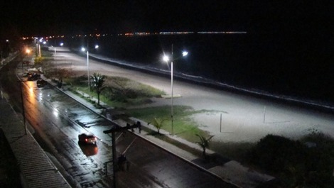 HERMOSA COBERTURA FRENTE AL MAR CON PISCINA, WI-FI, AC EN LAS HABITACIONES