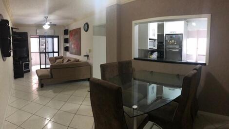 02 quartos, próximos ao Shopping Russi Russi