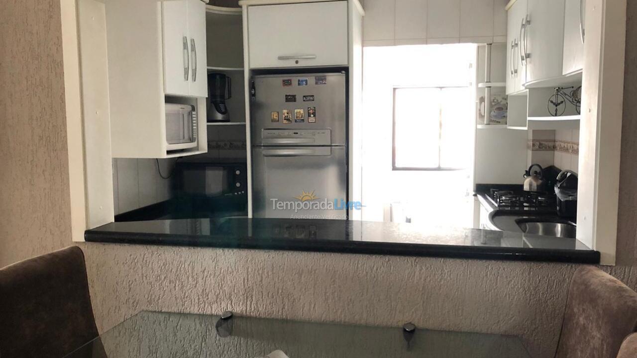 Apartamento para aluguel de temporada em Itapema (Meia Praia)