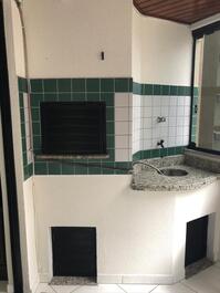 02 quartos, próximos ao Shopping Russi Russi