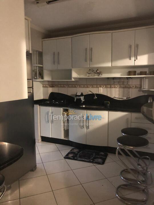 Apartamento para aluguel de temporada em Itapema (Meia Praia)