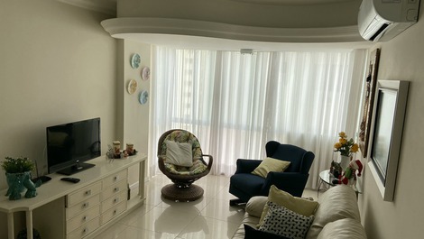 Apartamento 2 dormitórios Centro Balneário Camboriú