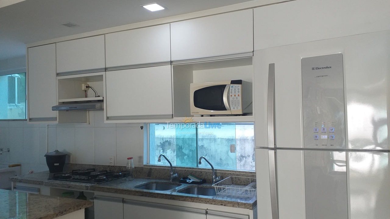 Apartamento para aluguel de temporada em Lauro de Freitas (Praia de Buraquinho Vilas do Atlantico)