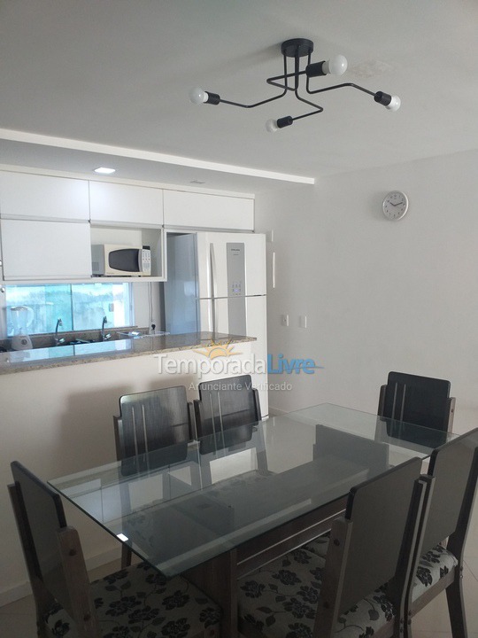 Apartamento para aluguel de temporada em Lauro de Freitas (Praia de Buraquinho Vilas do Atlantico)