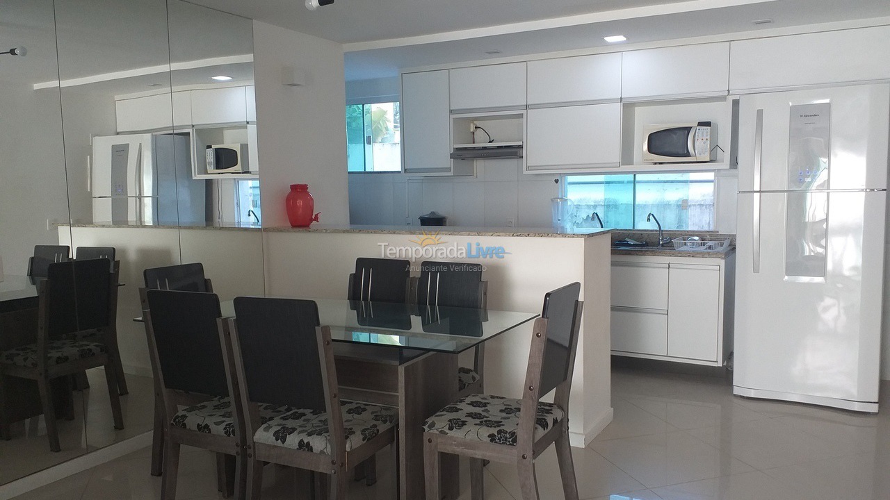 Apartamento para aluguel de temporada em Lauro de Freitas (Praia de Buraquinho Vilas do Atlantico)