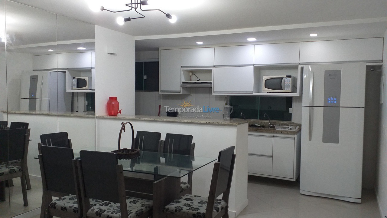 Apartamento para aluguel de temporada em Lauro de Freitas (Praia de Buraquinho Vilas do Atlantico)