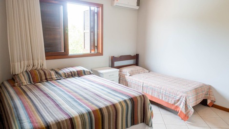 EXCELENTE CASA 5 SUÍTES - JURERÊ INTERNACIONAL