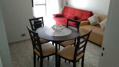 Apto 02 Dormitórios, Pitangueiras, Guarujá,a uma quadra da Praia