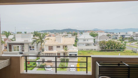 APARTAMENTO 2 QUARTOS À 200 METROS DA PRAIA DE JURERÊ INTERNACIONAL