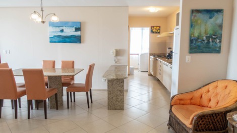 APARTAMENTO 2 QUARTOS À 200 METROS DA PRAIA DE JURERÊ INTERNACIONAL