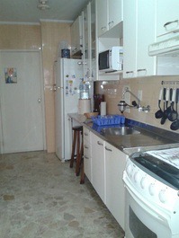 Apto 02 Dormitórios, Pitangueiras, Guarujá,a uma quadra da Praia