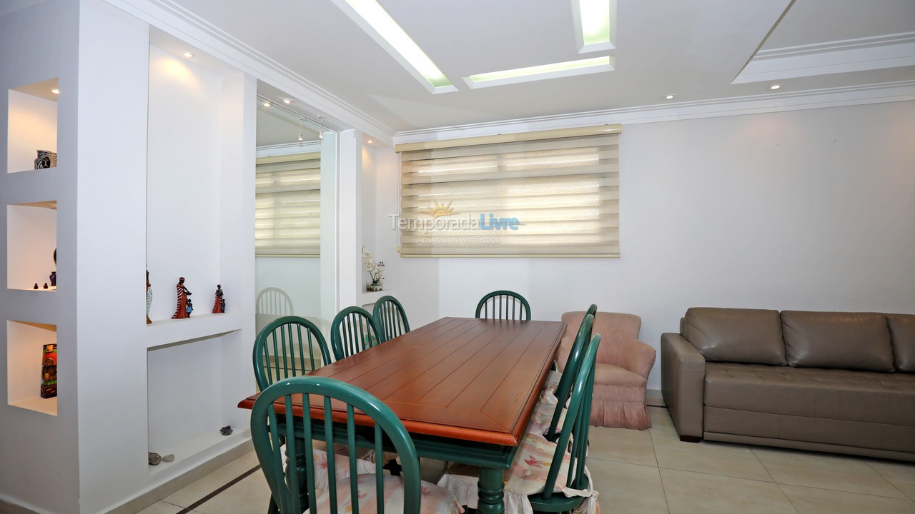 Apartamento para aluguel de temporada em Guarujá (Pitangueiras)