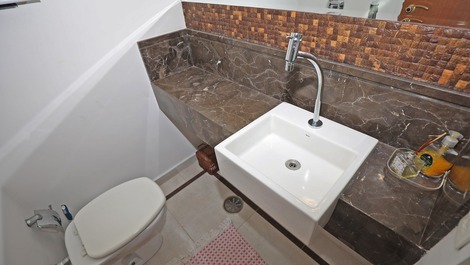 Pitangueiras Alto Padrão 4 Suítes - 3 Vagas e Lazer - 10 pessoas