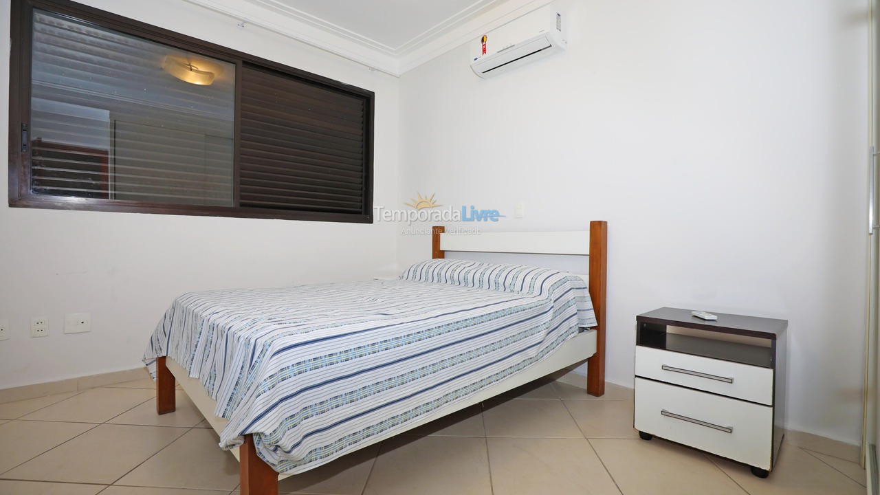 Apartamento para aluguel de temporada em Guarujá (Pitangueiras)