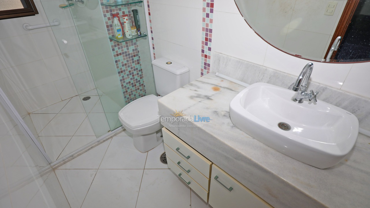 Apartamento para aluguel de temporada em Guarujá (Pitangueiras)