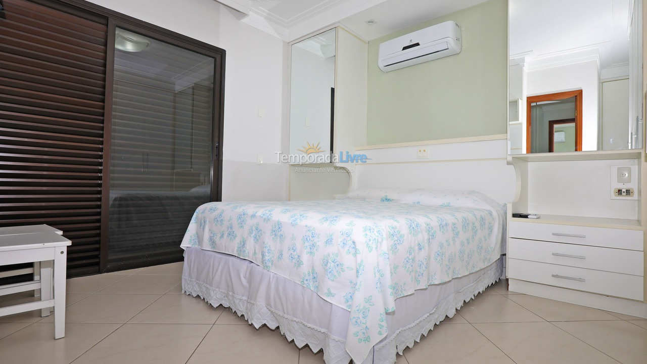 Apartamento para aluguel de temporada em Guarujá (Pitangueiras)