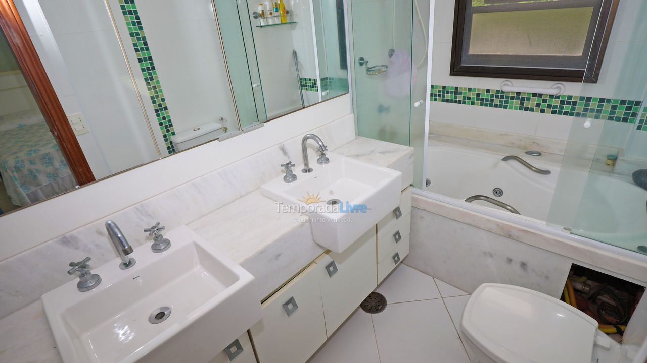 Apartamento para aluguel de temporada em Guarujá (Pitangueiras)