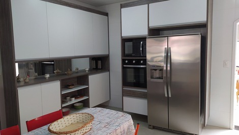 CASA TÉRREA NA RIVIERA DE SÃO LOURENÇO, COM MUITO CONFORTO.