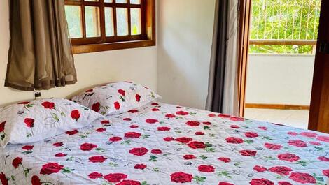 Casa com 6 quartos, sendo 5 suítes, à 700m da Praia de Taperapuan