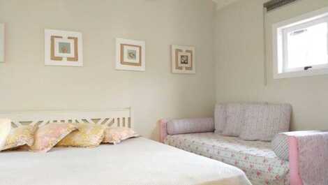 Casa charmosa, confortável e bem equipada a 30m da praia de Juquehy