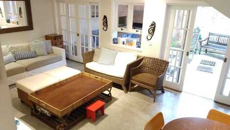 Casa charmosa, confortável e bem equipada a 30m da praia de Juquehy