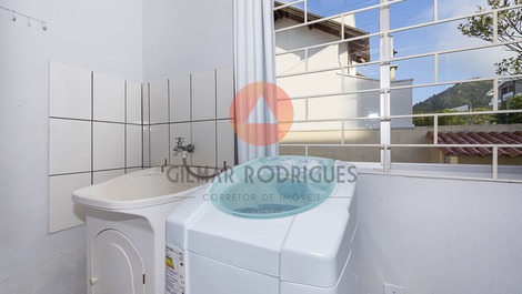 Casa com 3 dormitórios a 100 metros do mar