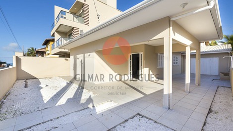 House with 3 bedrooms 100 meters from the beach of Canto Grande