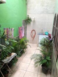 CASA DÚPLEX 2 QUARTOS Á 3 QUADRAS DA PRAIA DO FORTE 5 MINUTOS ANDANDO.