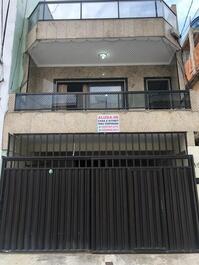 CASA DÚPLEX 2 QUARTOS Á 3 QUADRAS DA PRAIA DO FORTE 5 MINUTOS ANDANDO.