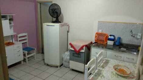 EXCELENTE KITINET 3 QUADRAS DA PRAIA DO FORTE EXCELENTE LOCALIZAÇÃO.