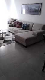 APARTAMENTO FRENTE PARA O MAR COM AREA DE FESTAS