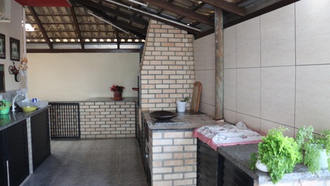 APARTAMENTO FRENTE PARA O MAR COM AREA DE FESTAS