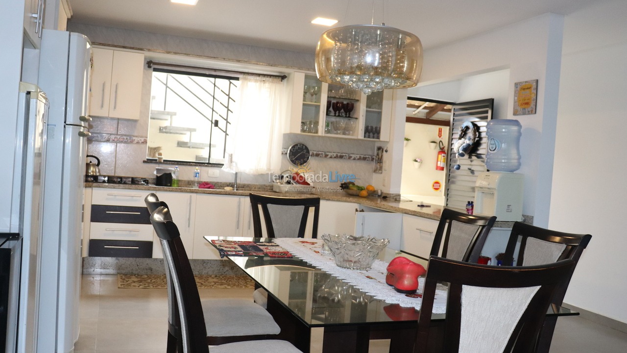 Apartamento para aluguel de temporada em Bombinhas (Canto Grande)