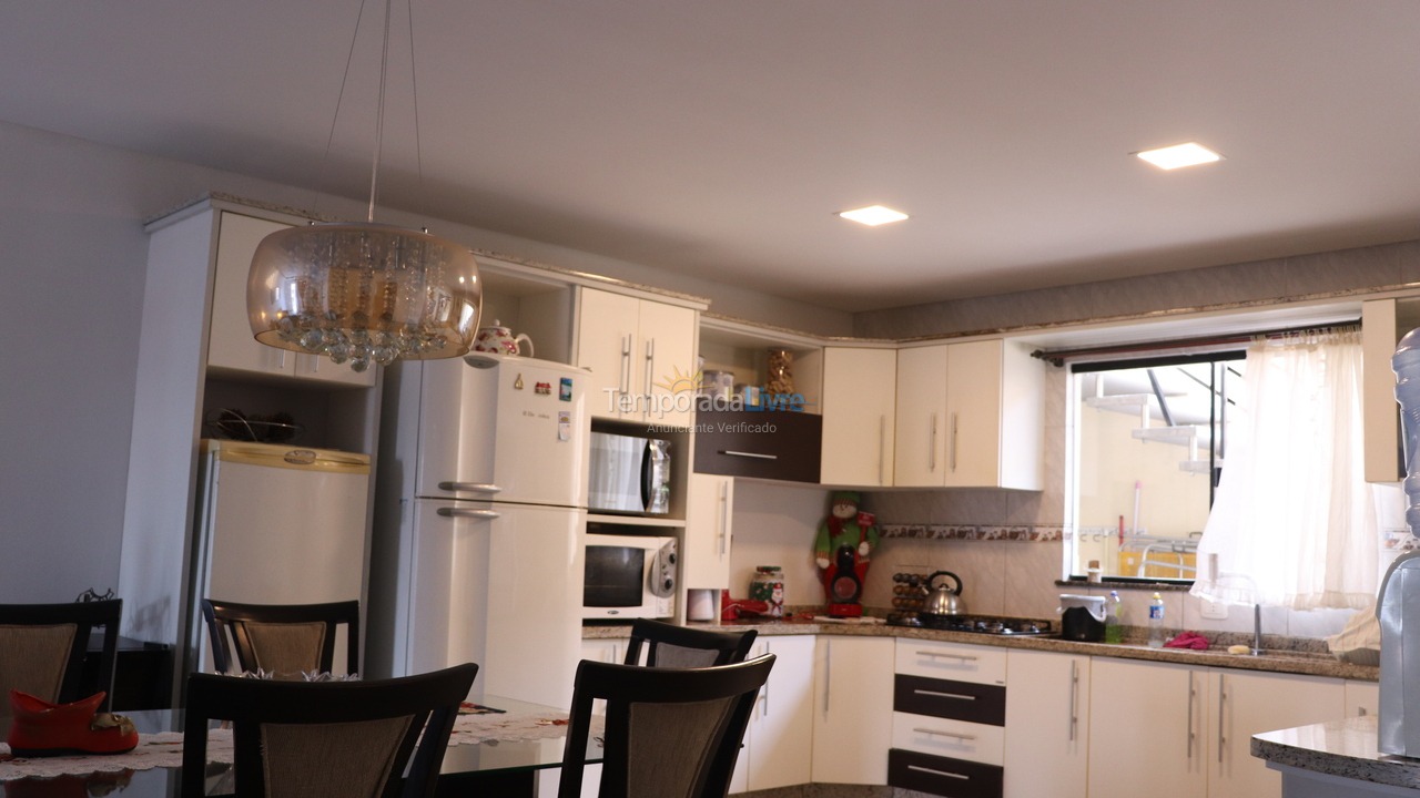 Apartamento para aluguel de temporada em Bombinhas (Canto Grande)