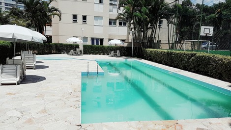 Apartamento com muita estrutura a 250 mt da praia com serviço de praia