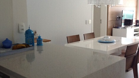 Impecável Apartamento com Varanda Gourmet e Vista para o Mar