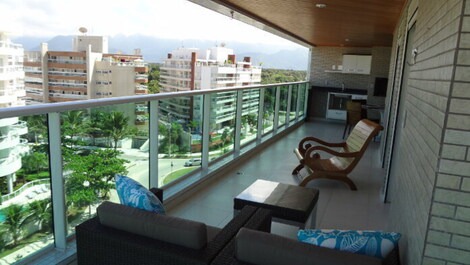 Impecável Apartamento com Varanda Gourmet e Vista para o Mar
