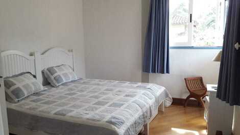 Cozy house facing the sea on Camburizinho beach