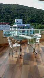 Centhouse overlooking the sea at 100m from the beach (sleeps up to 6 people)