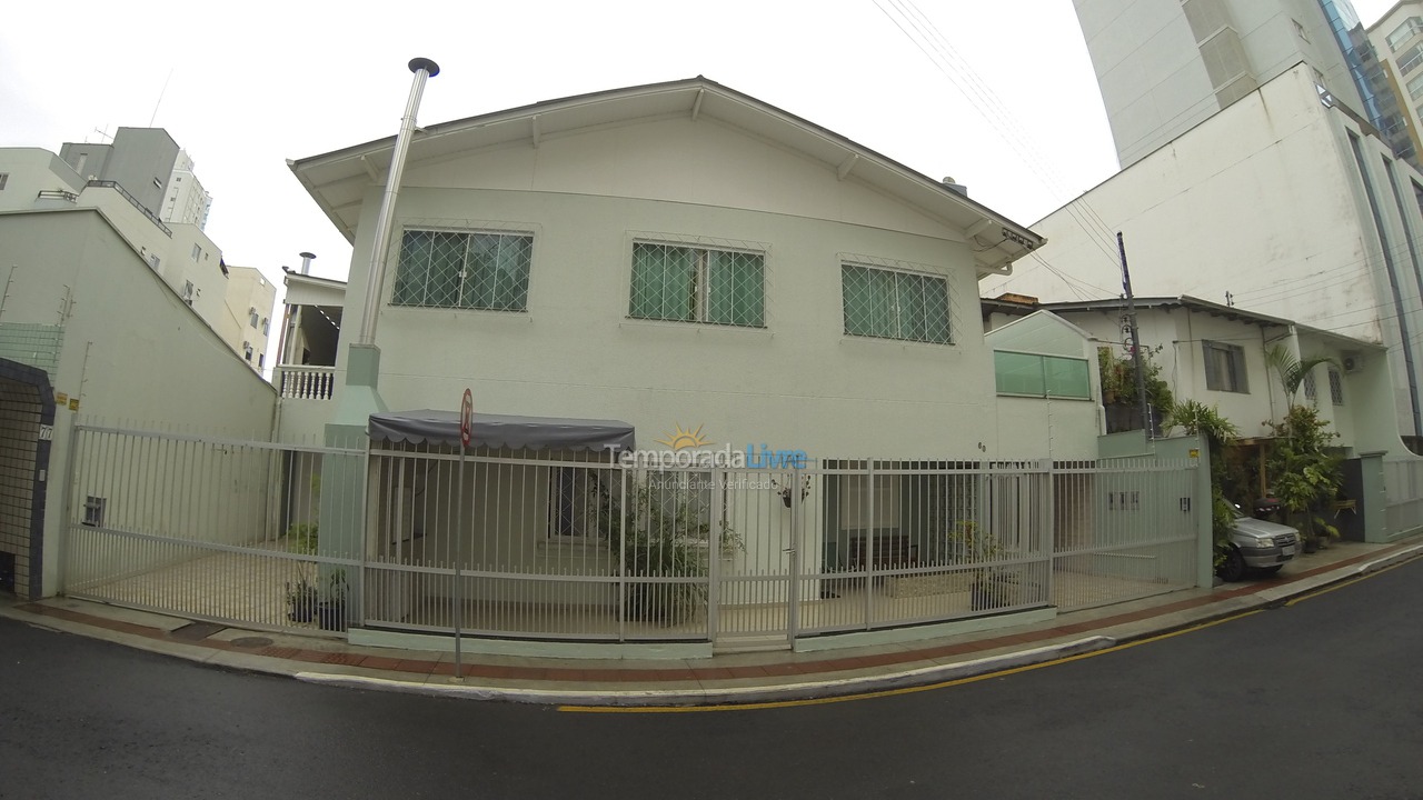 Casa para alquiler de vacaciones em Balneário Camboriú (Praia Central)