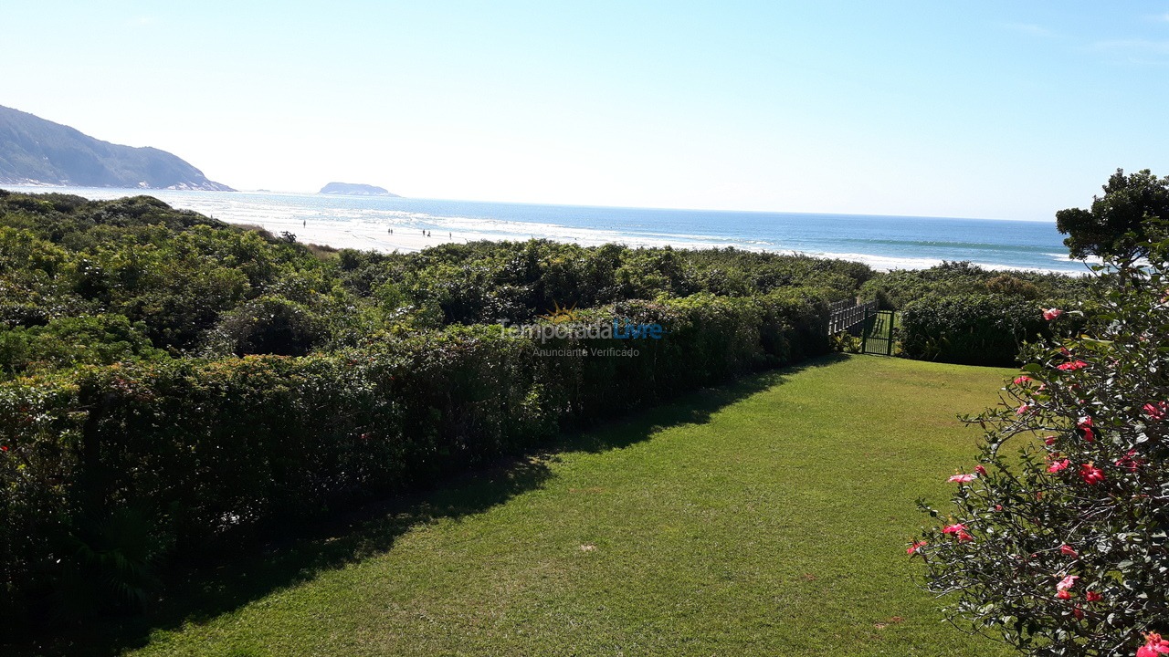 House for vacation rental in Florianópolis (Praia do Santinho)