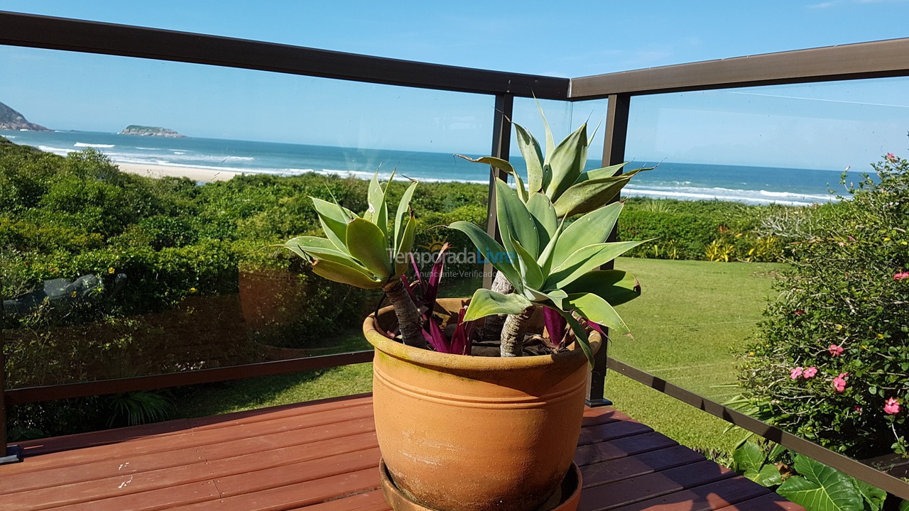 House for vacation rental in Florianópolis (Praia do Santinho)