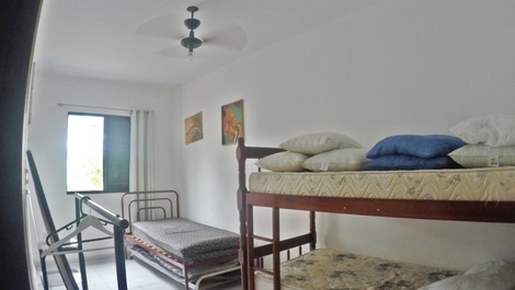 Quarto da frente  (com vista para a rua)