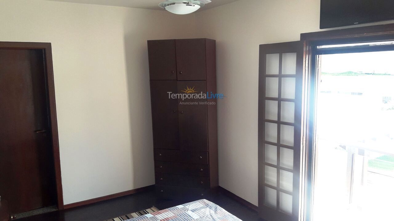 Casa para aluguel de temporada em Guarujá (Praia do Pernambuco)