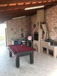 Linda chácara em condomínio fechado