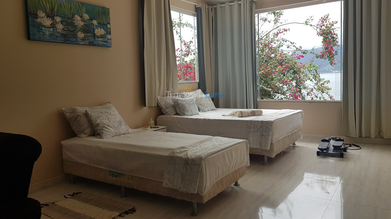 Casa para aluguel de temporada em Mangaratiba (Ilha Jardim Itacuruca)