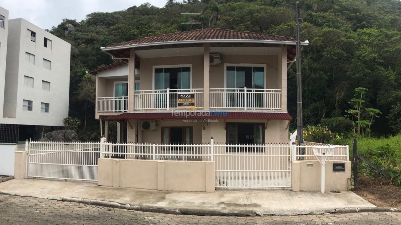 Casa para aluguel de temporada em São Francisco do Sul (Enseada)