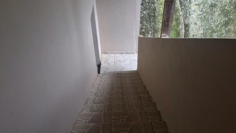 Ótimo Sobrado 6 quartos, 4 com AC, 2 com ventilador, WI-FI