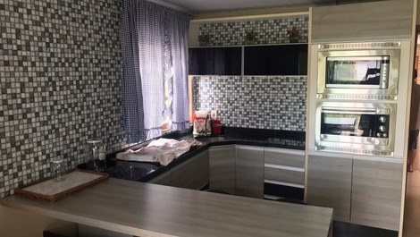 Ótimo Sobrado 6 quartos, 4 com AC, 2 com ventilador, WI-FI