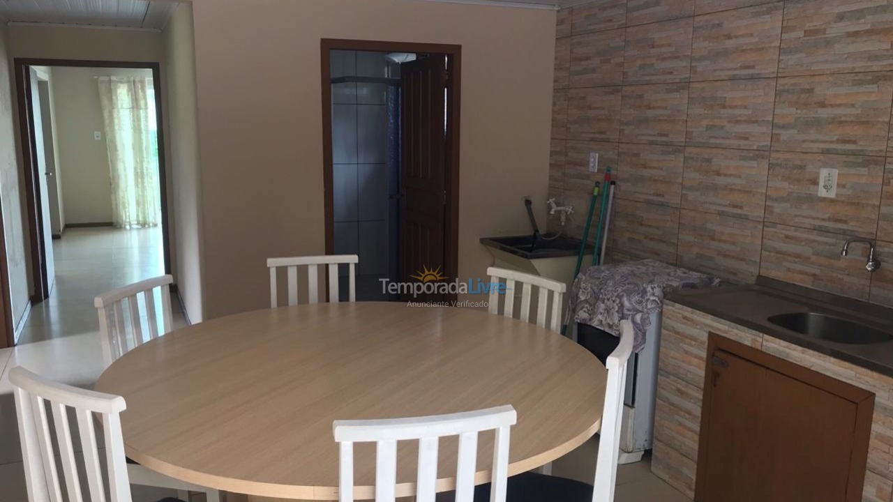 Casa para aluguel de temporada em São Francisco do Sul (Enseada)